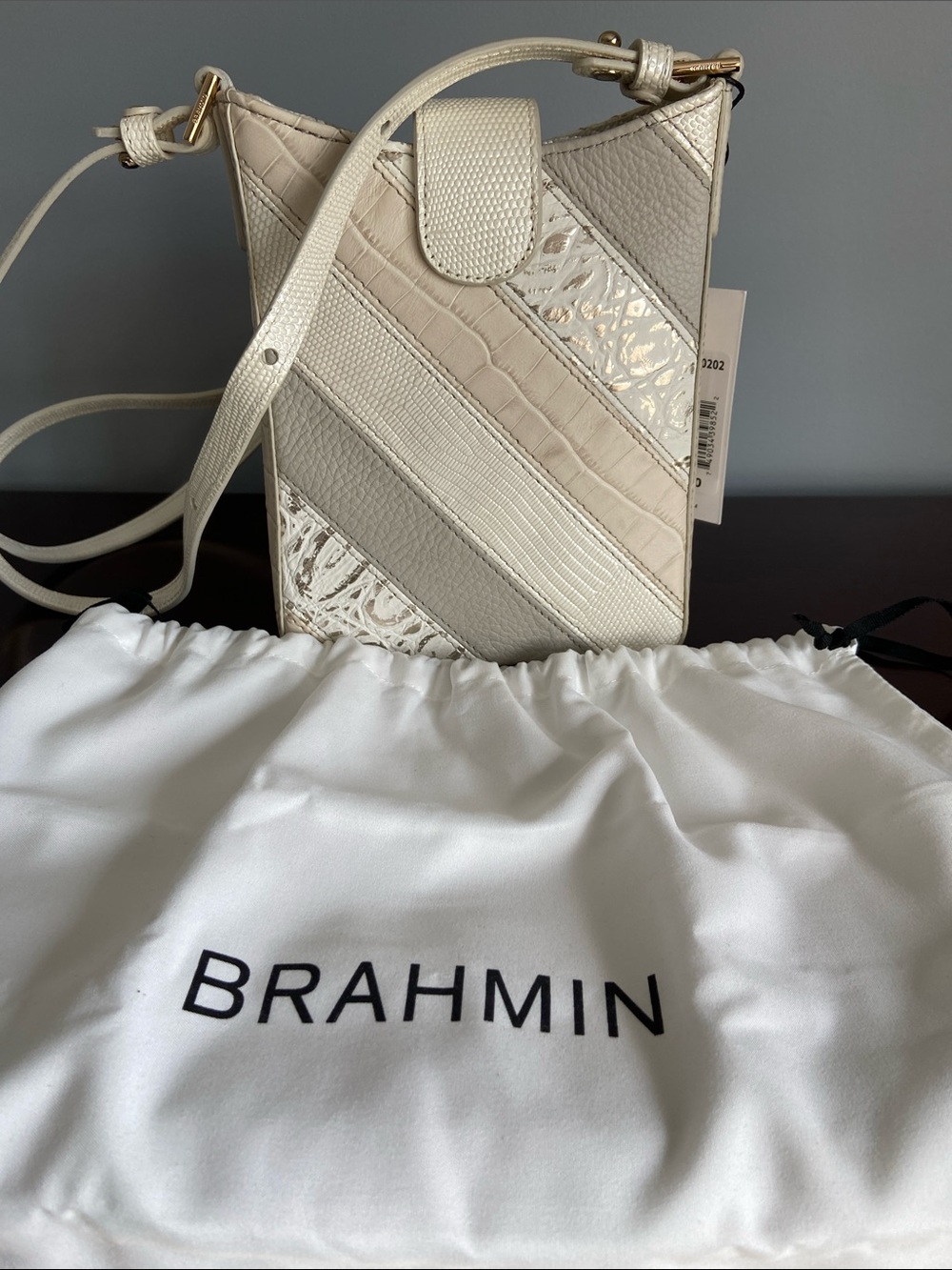 Brahmin crossbody - Picture 2 of 2